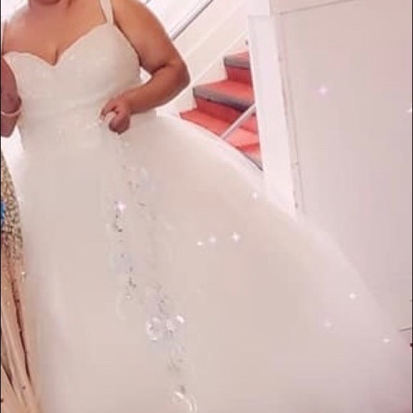 Wedding dress - Picture 2 of 2